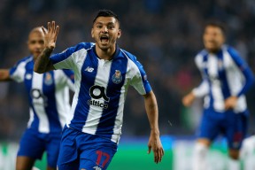 斗鱼体育官网-冲刺阶段波尔图备战欧联，战术微调细节曝光，态度坚定，临场指挥获称赞 